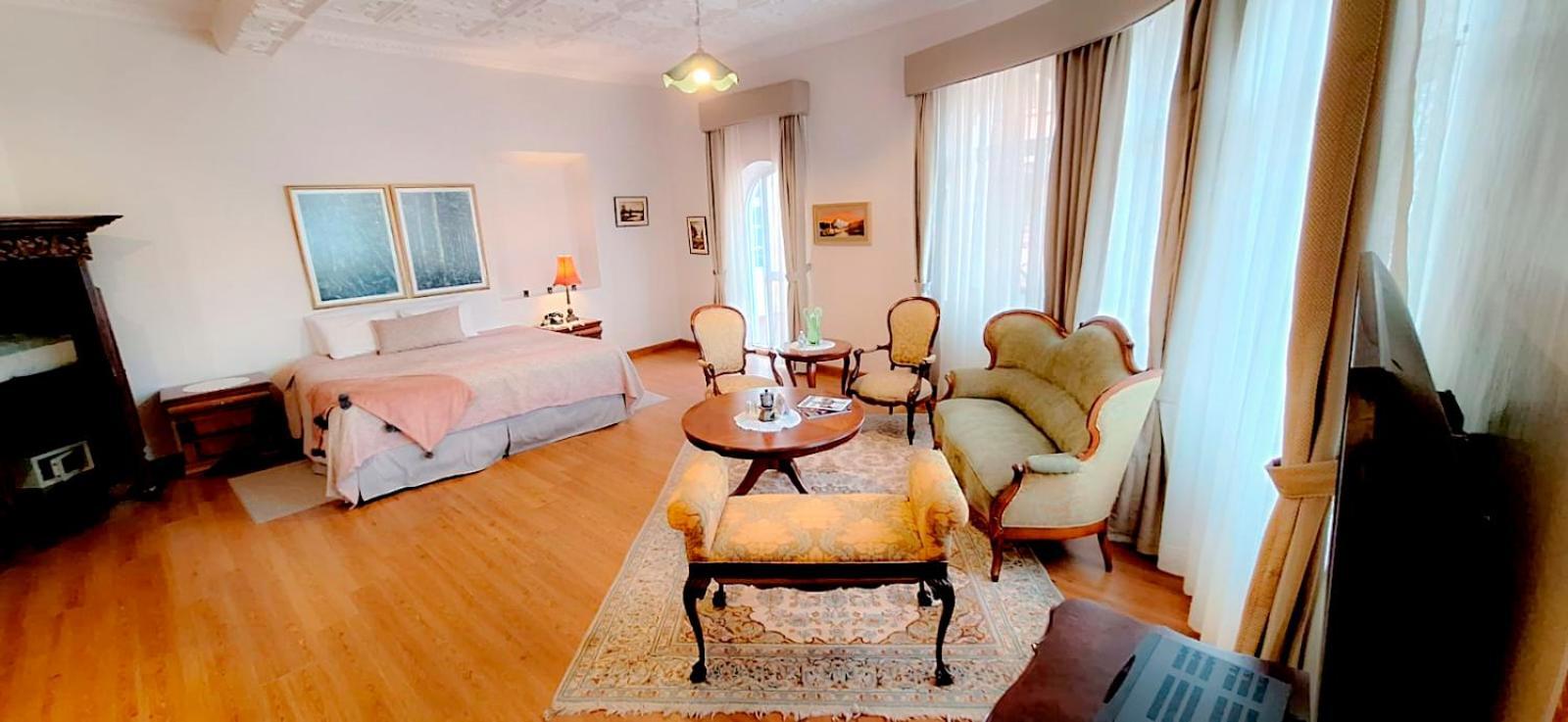 Hotel La Casona กูเอ็งกา ภายนอก รูปภาพ