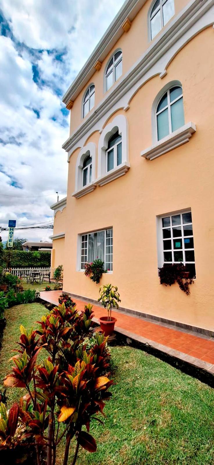 Hotel La Casona กูเอ็งกา ภายนอก รูปภาพ