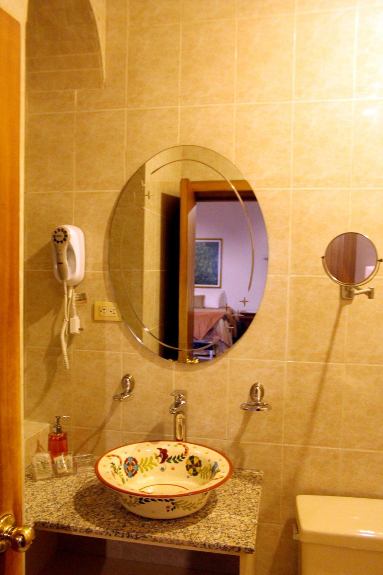 Hotel La Casona กูเอ็งกา ภายนอก รูปภาพ