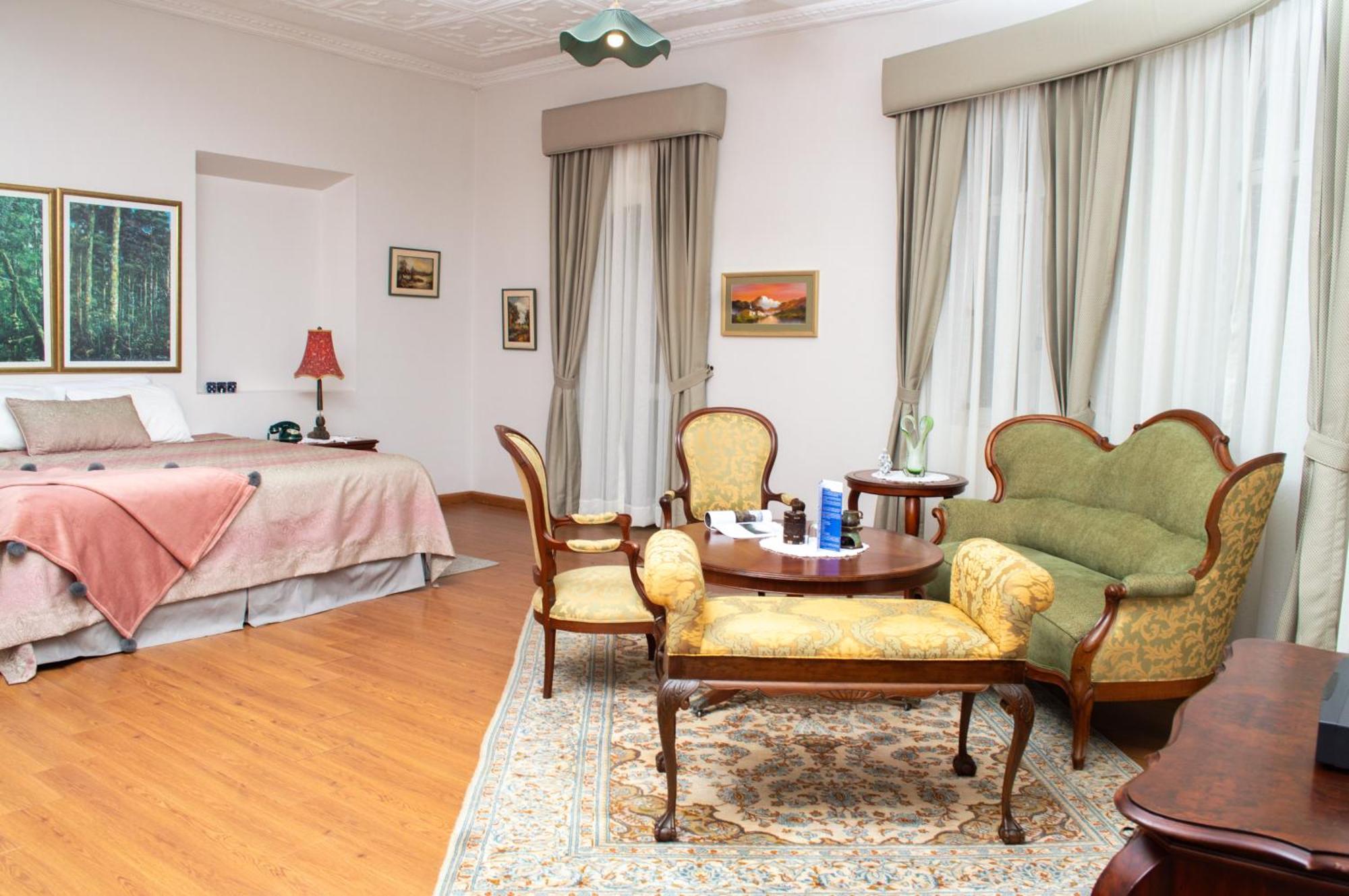 Hotel La Casona กูเอ็งกา ภายนอก รูปภาพ