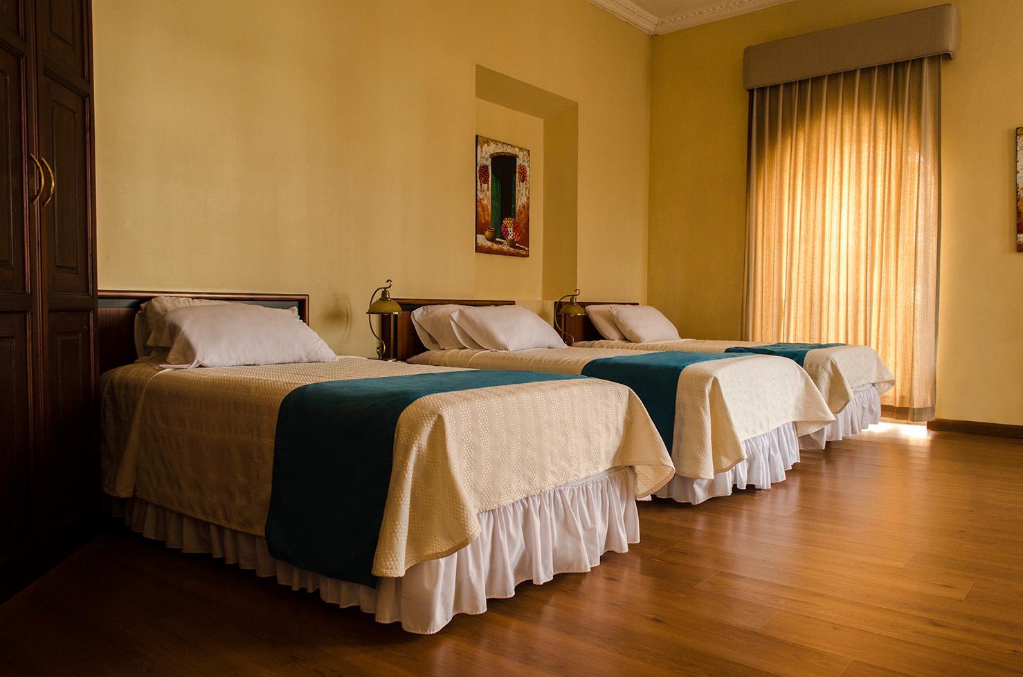 Hotel La Casona กูเอ็งกา ภายนอก รูปภาพ