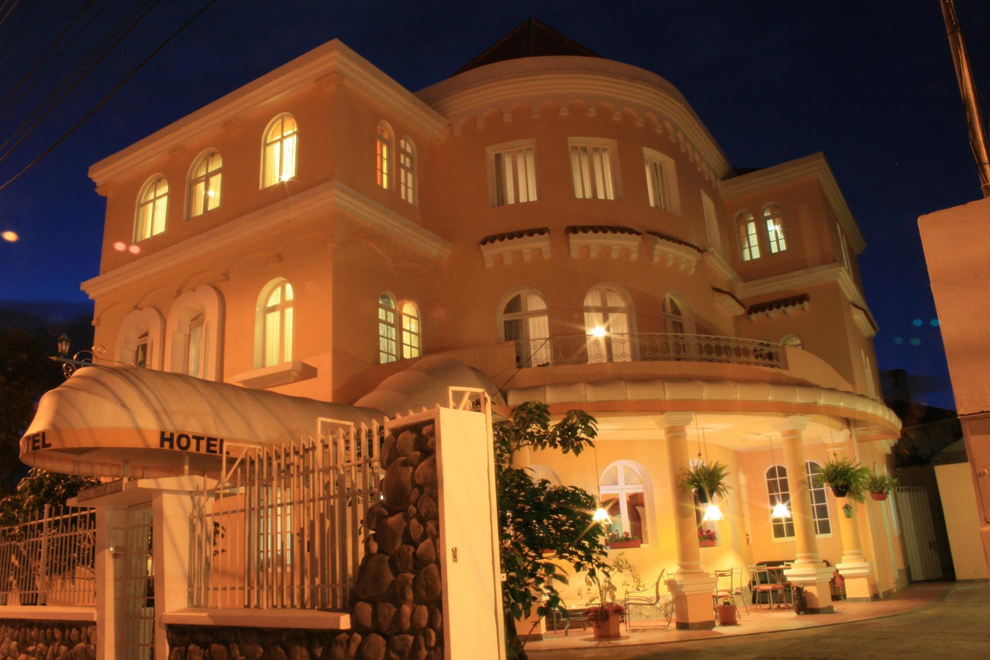 Hotel La Casona กูเอ็งกา ภายนอก รูปภาพ